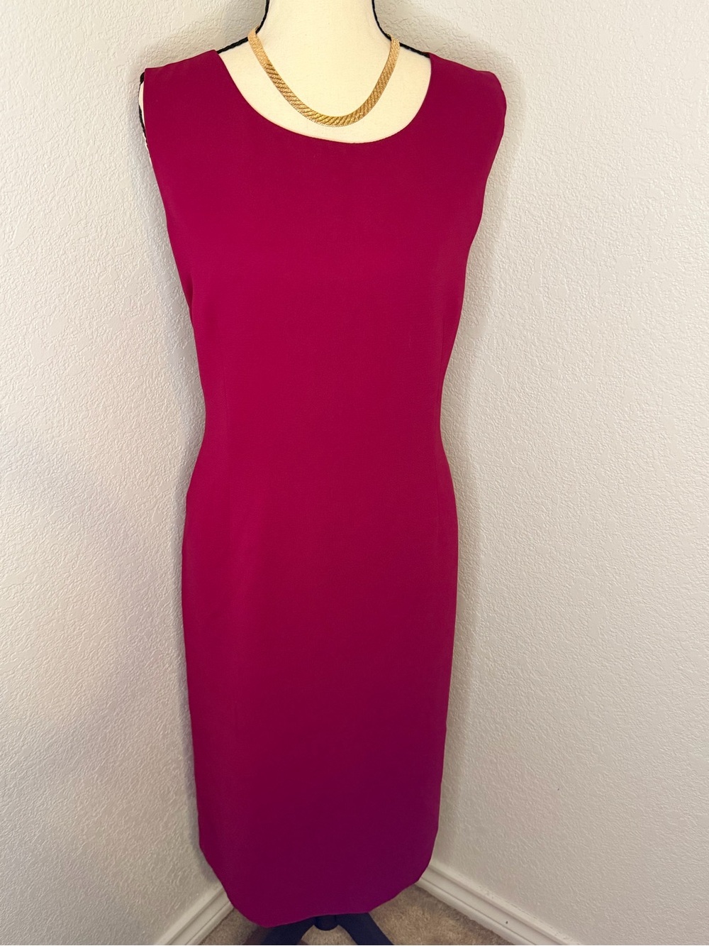 Jones Studio Sleeveless Magenta Midi Sheath Dress